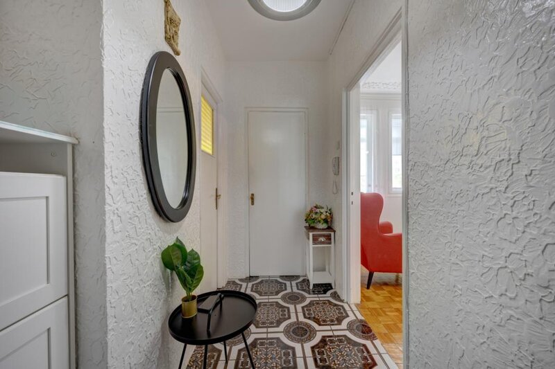 Piata Chibrit, Ion Mihalache, apartament 2 camere, vedere libera,